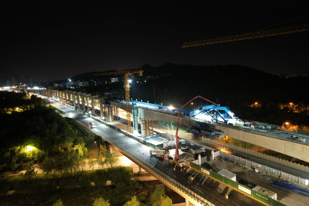 彩春区间120米悬臂现浇一连梁.jpg